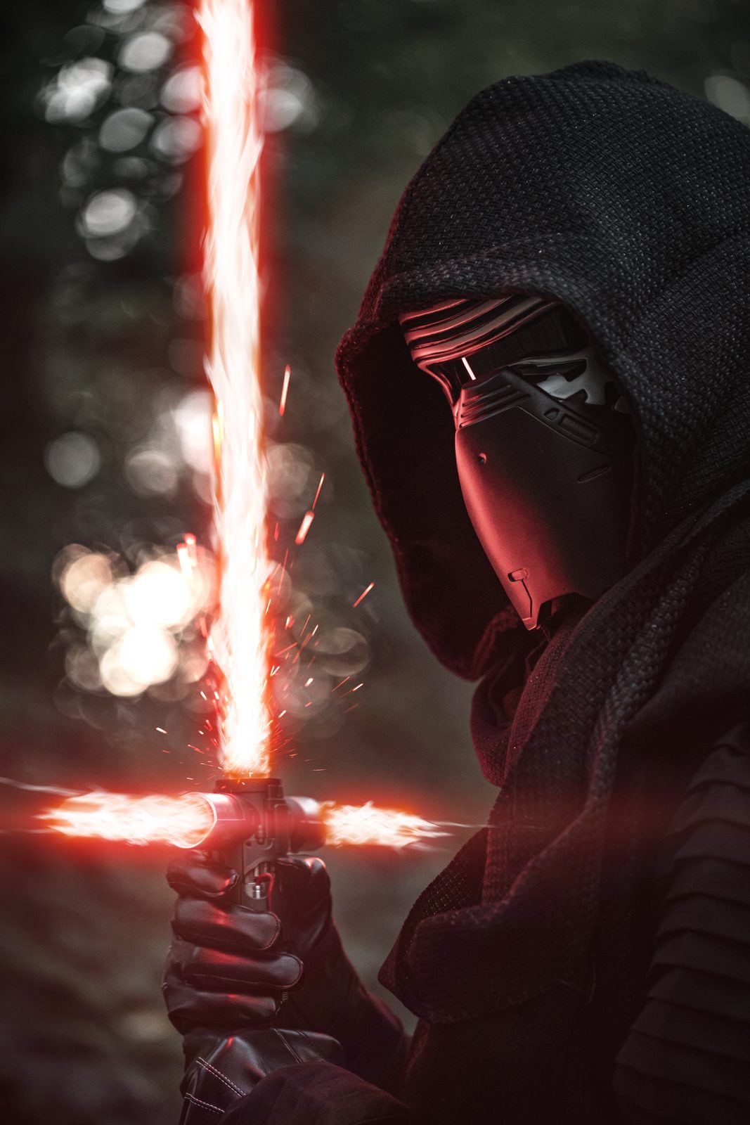 Cosplay-Portrait mit Lichtschwert