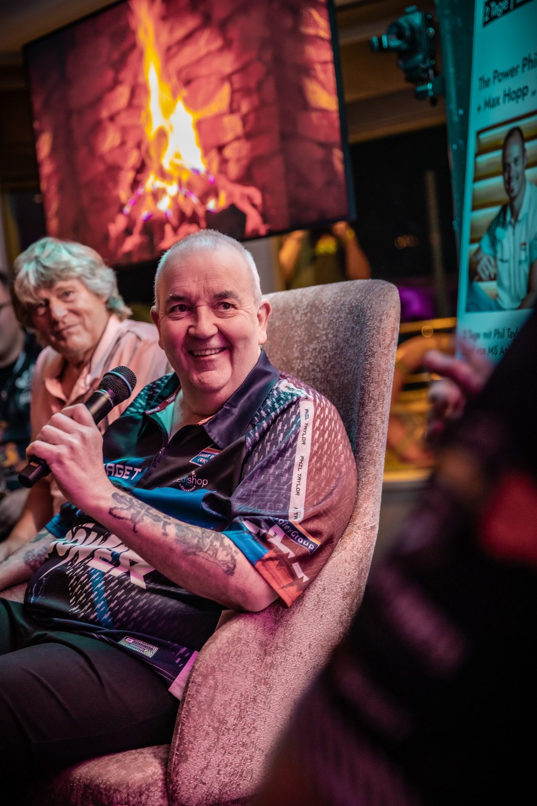 Phil Taylor im Interview beim Phoenix Dart Cup
