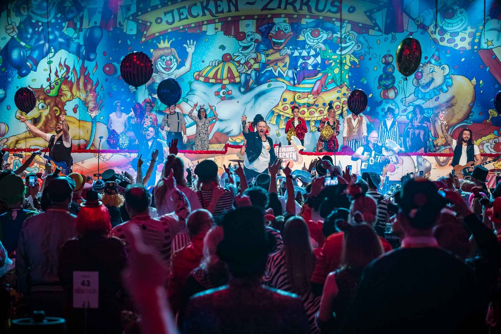Bühnenshow beim Jecken-Zirkus der Urlaubs-Jecken